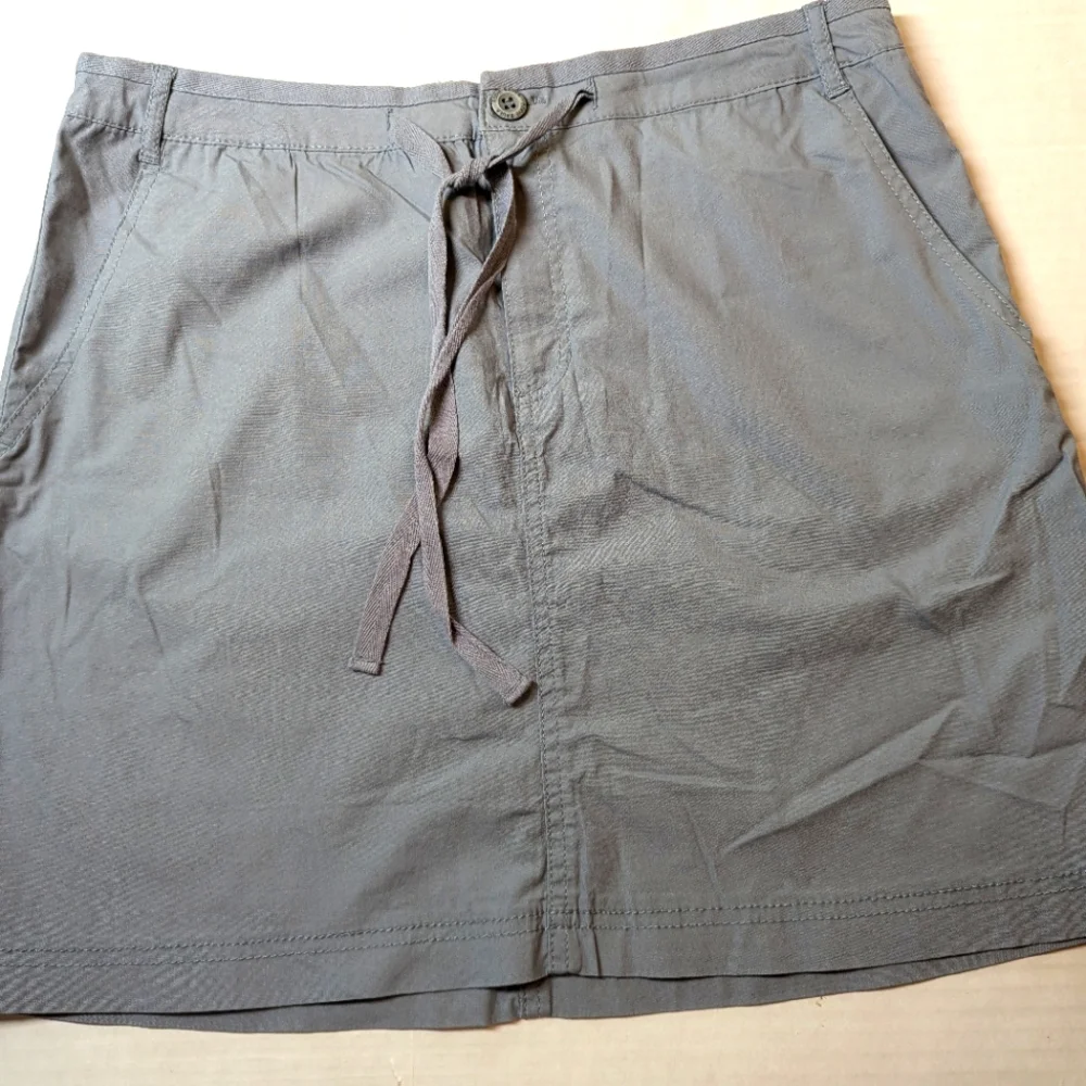 Ladies Eddie Bauer Grey Chino Skirt Size 8